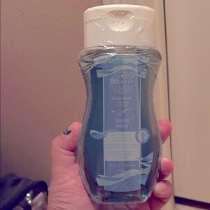 Scentsy Glacier Water Body Wash - Blue and White
